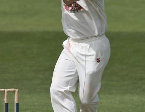 Tredwell takes Kent’s only wicket of opening session