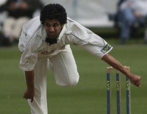 Stevens and Khan have Lancashire on the run