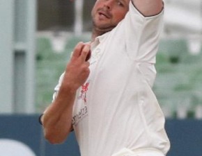 Kent chip away to take three more Hampshire wickets in mid-session