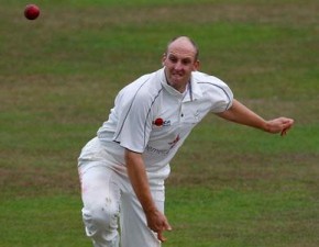 LV=CC: Tredwell takes seven, including a hat-trick, as Yorkshire crumble