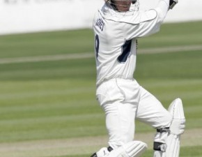 Jones falls just before lunch as Kent battle for a Derby draw
