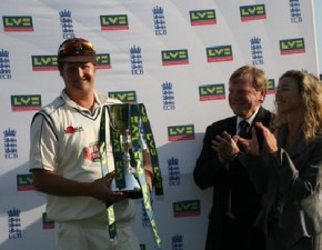Kent lift the LV County Championship Division 2 trophy