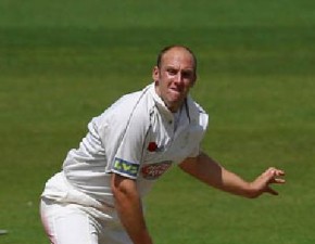 Tredwell happy to keep improving for Kent