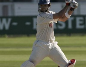 Warwickshire wrap up shock win after Kent collapse