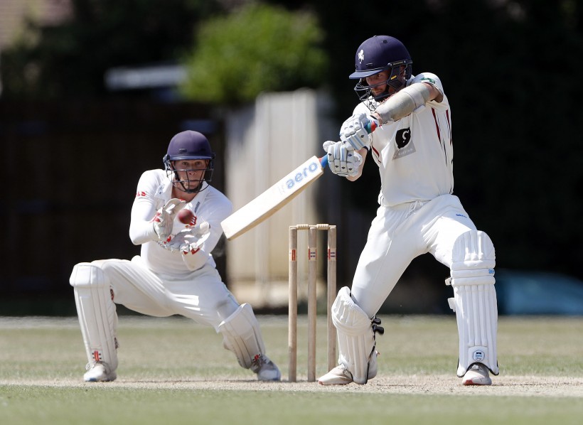 Ball and Weatherley give Kent slender lead