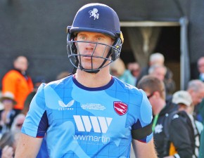Compton signs Kent contract extension