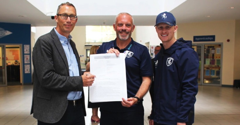 Kent Cricket partners with EKC Group