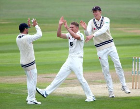 Kent rally after tough start against Essex