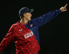 Crawley signs Kent contract extension