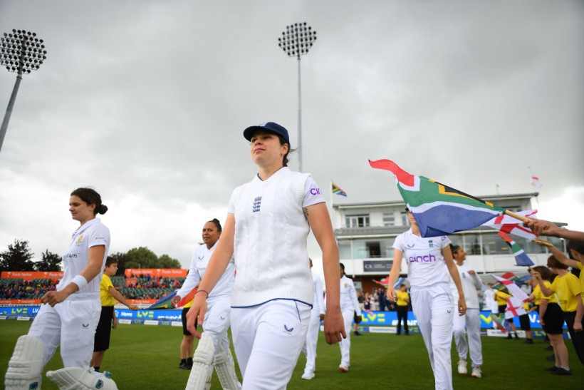 Davidson-Richards makes Women’s Test debut