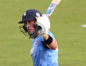 Finch joins Kent permanently on two-year deal