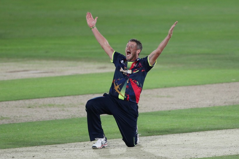 Spitfires bow out to Surrey