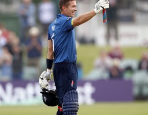 Denly hits one-day record 150* in win