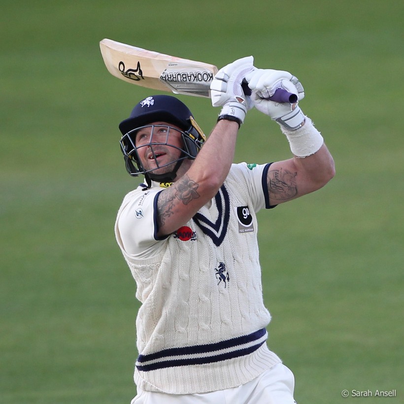 Notts close on win after rain-affected day 3