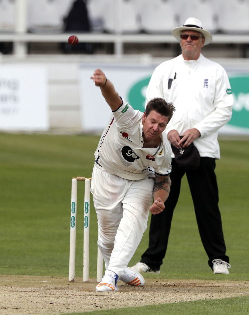Coles shines with bat and ball at Worcester
