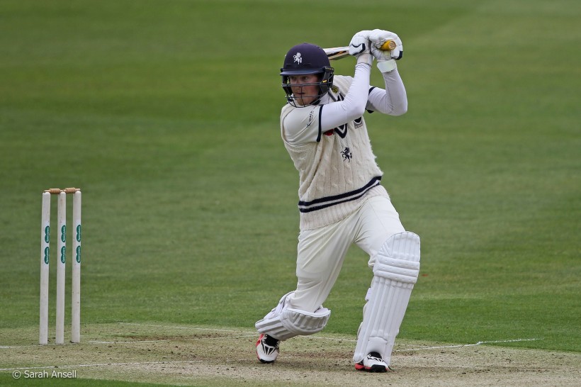 Kent hit four 50s to gain lead