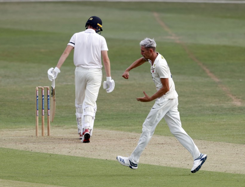 Kent persevere on scorching Day One