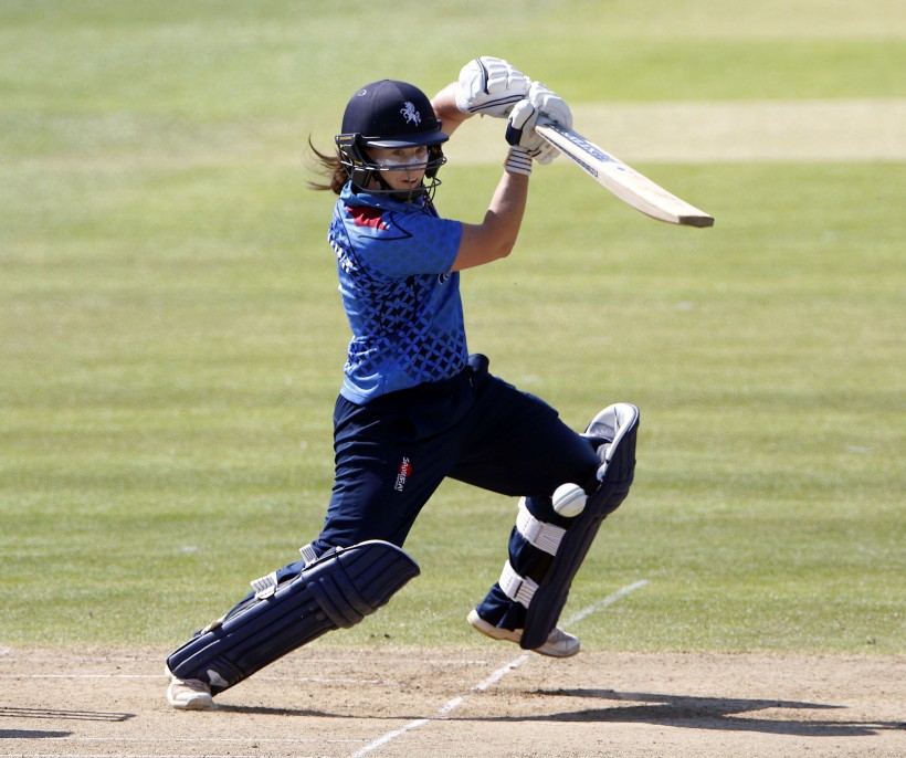 Beaumont joins Renegades for WBBL