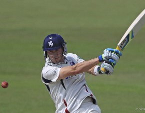 Kent batsmen make Sussex toil on day one