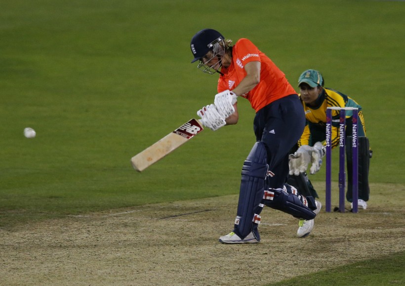 Charlotte Edwards stars in England T20 win over South Africa