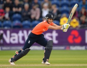 Charlotte Edwards wins England Supporters’ Player of the Year award