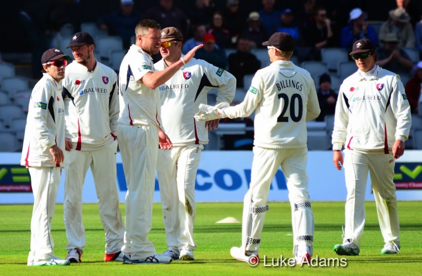Lancashire v Kent: Claydon and Billings help wrap up tail