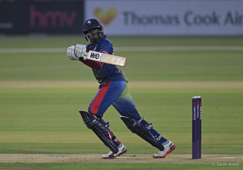 Bell-Drummond career-best knock as Spitfires win to stay top
