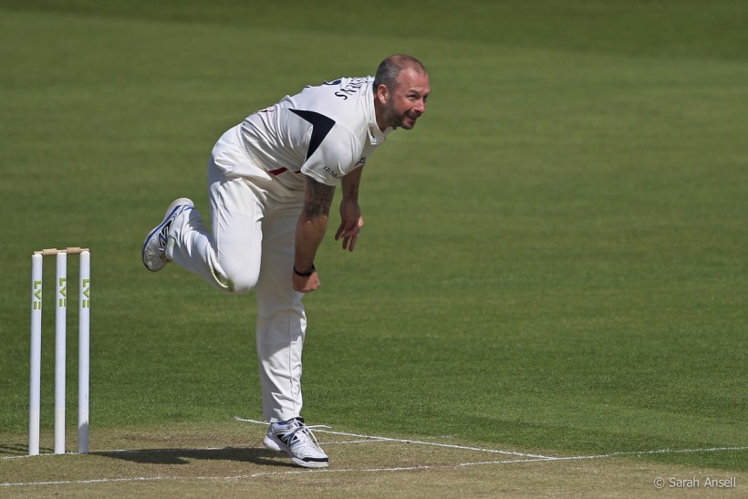 Surrey v Kent: Batsmen struggle after bowlers secure lead