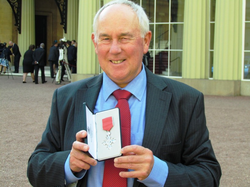 Kent coach collects MBE for services to girls’ cricket
