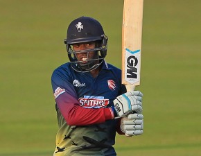 Daniel Bell-Drummond top-scores as South sweep North