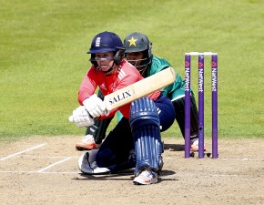Tammy Beaumont top-scores in England IT20 opening win
