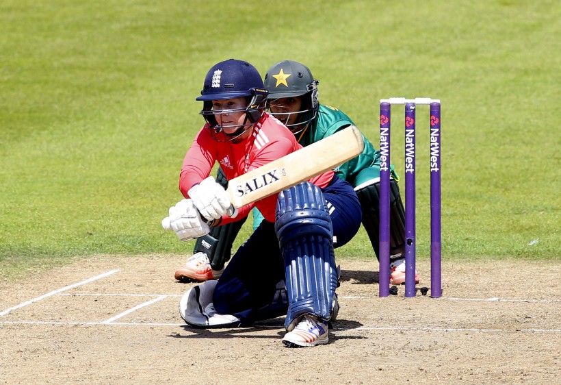 Tammy Beaumont top-scores in England IT20 opening win