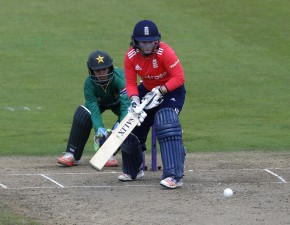 Tammy Beaumont hits another 50 as England sweep Pakistan