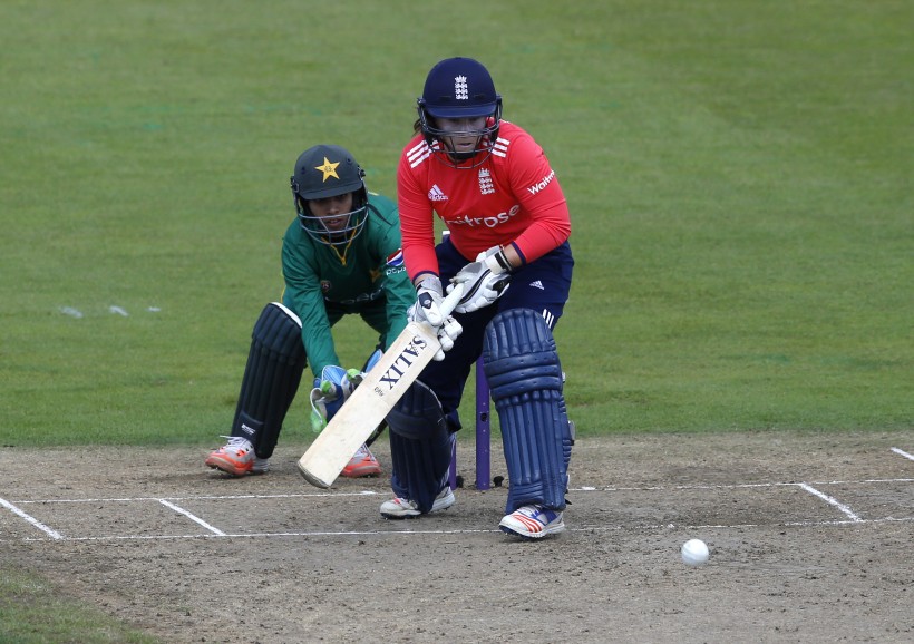 Tammy Beaumont hits another 50 as England sweep Pakistan