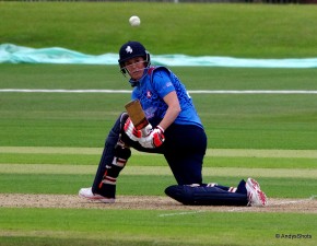 Charlotte Edwards hits ton in WNCL win