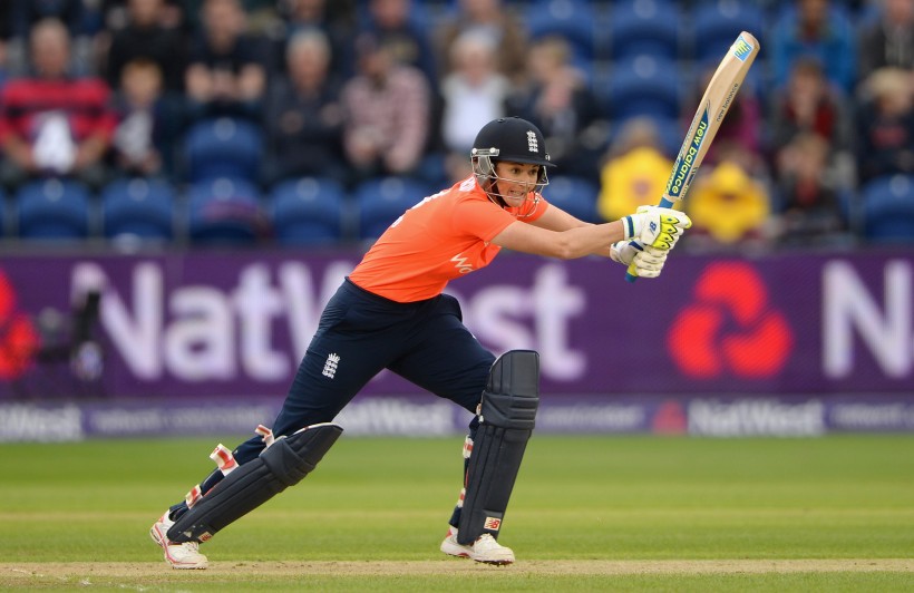 Charlotte Edwards leads by example in World T20 opener