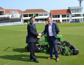 Godfreys sign sponsorship agreement with Kent County Cricket Club