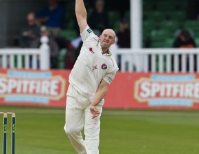 Tredwell replaces rested Swann