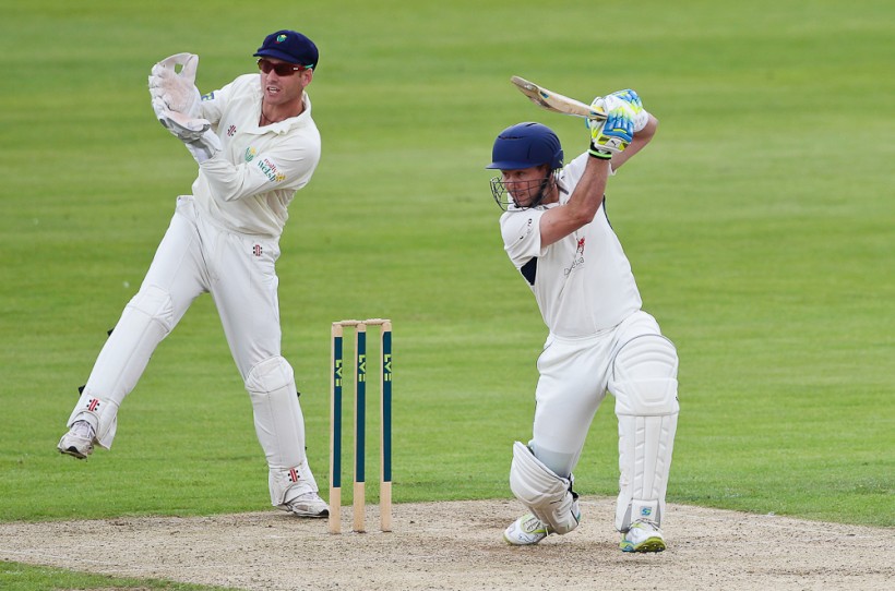 Harris five-for keeps Kent in check