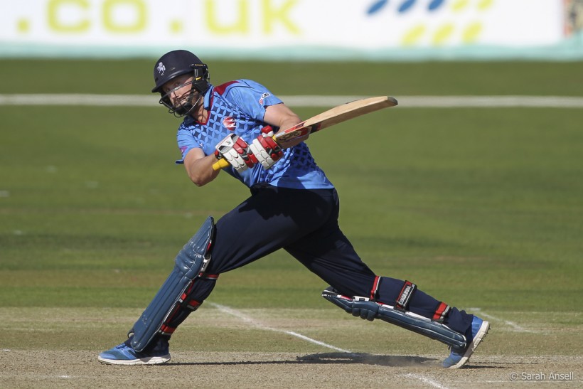 Blake uses three bats to get Kent over the line – and the ropes