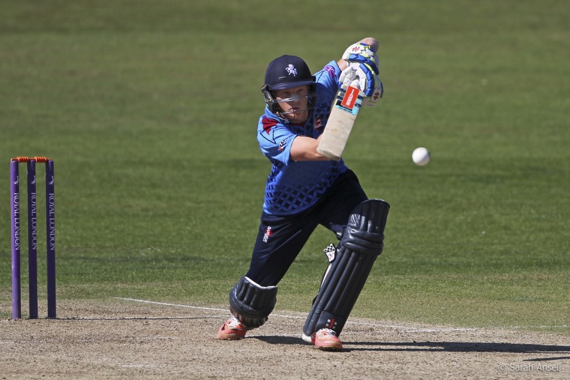 Kent Spitfires chase record score to win at Trent Bridge