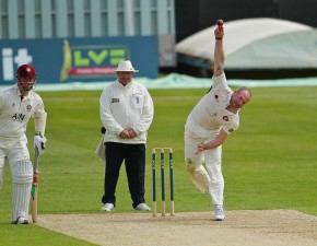 Kent ease to comfortable win