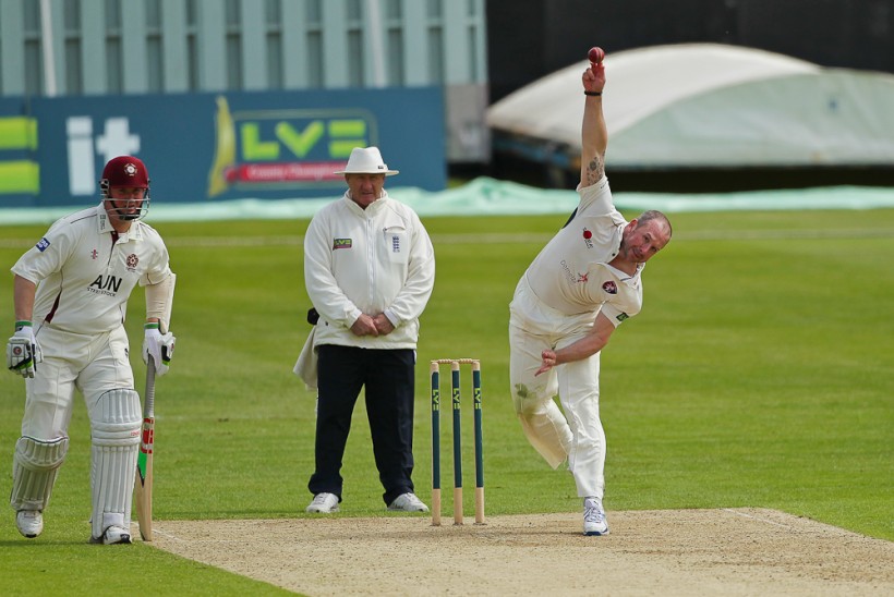 Kent ease to comfortable win