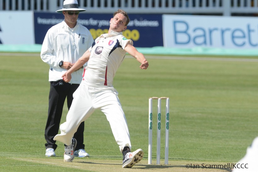 Derbyshire declare on day 3 with healthy lead