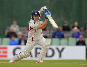 Dickson and Denly dig in as Kent begin reply to big Derbyshire total