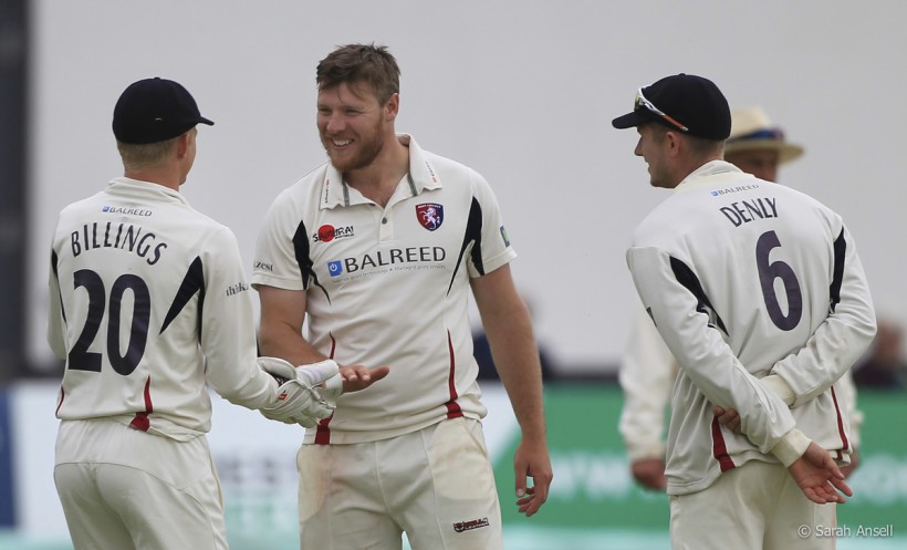Leics v Kent: Coles grabs six wickets as Foxes fall for 159