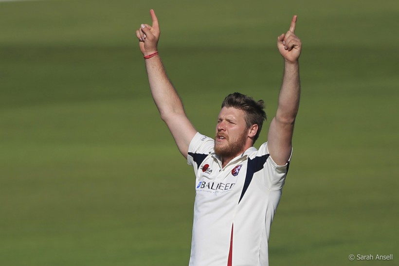 Kent v Lancs: leaders follow-on as Coles passes 60 red-ball wickets