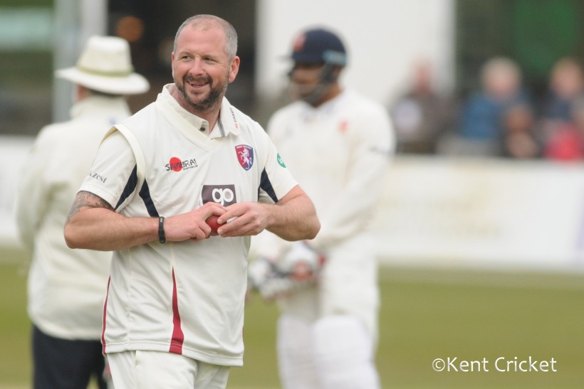 Darren Stevens takes 500th wicket for Kent before big Leicestershire stand