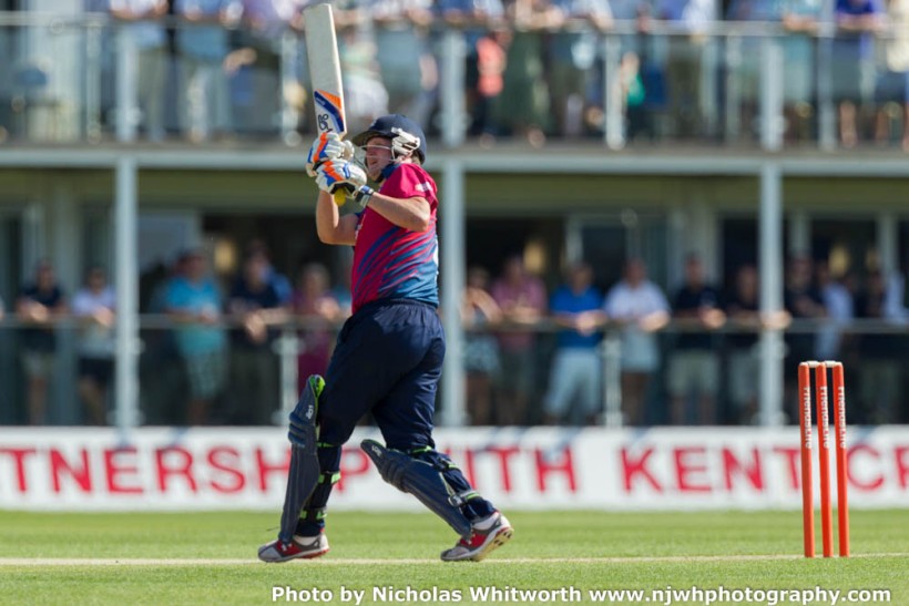 Carberry shines in Hampshire win
