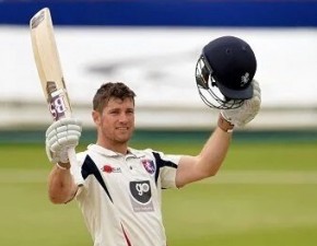 Dickson double hundred leads Kent fightback on day 3 at Derby